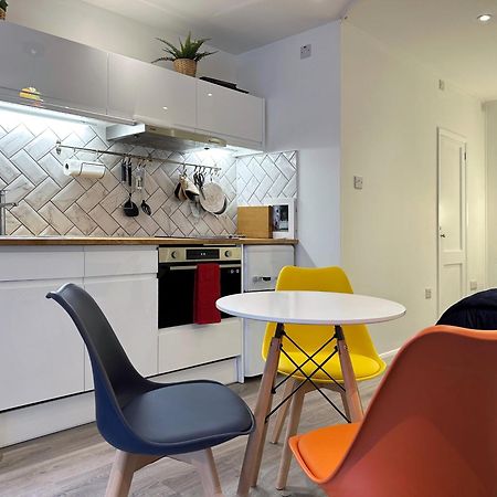 Kensington Studio Hosted By Airoperate Near Notting Hill - 1 Double Bed , 1 Sofa Bed, Ground Floor Apartment Via Private Entrance London Eksteriør billede