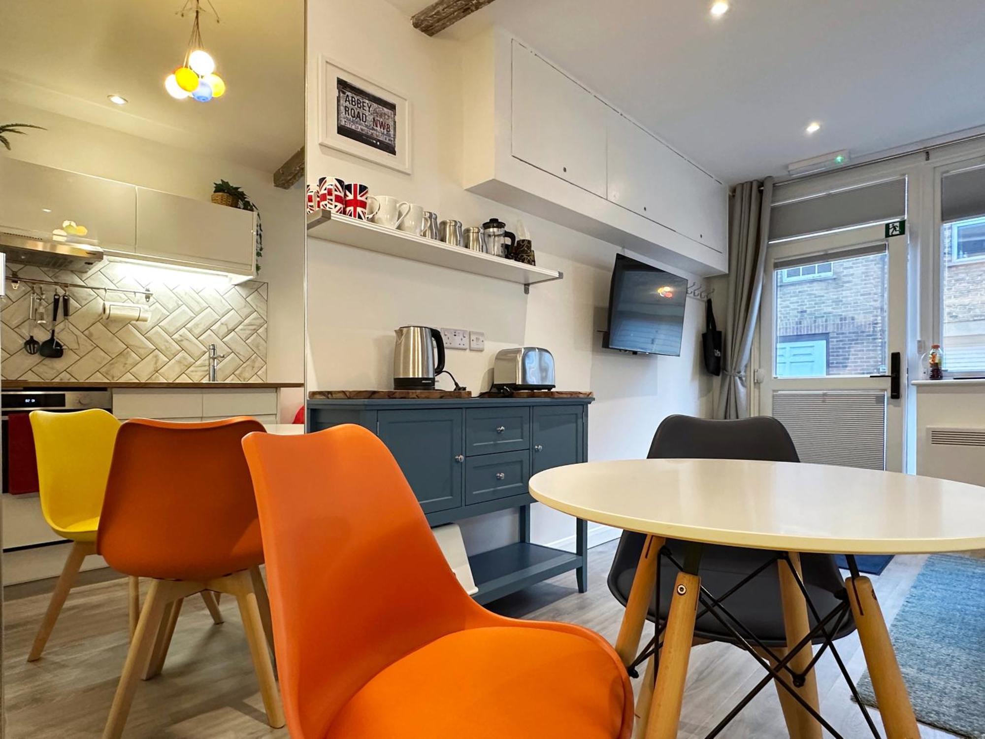 Kensington Studio Hosted By Airoperate Near Notting Hill - 1 Double Bed , 1 Sofa Bed, Ground Floor Apartment Via Private Entrance London Eksteriør billede
