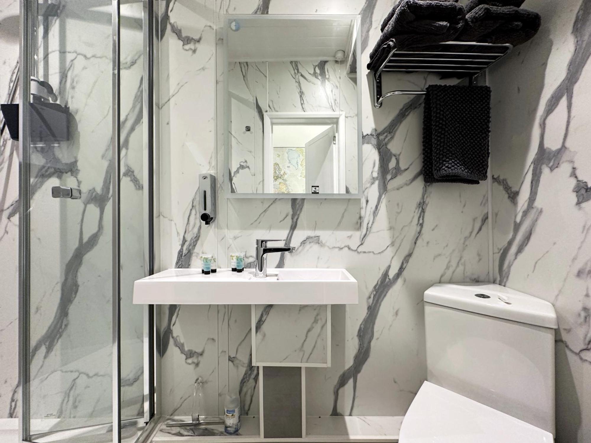 Kensington Studio Hosted By Airoperate Near Notting Hill - 1 Double Bed , 1 Sofa Bed, Ground Floor Apartment Via Private Entrance London Eksteriør billede